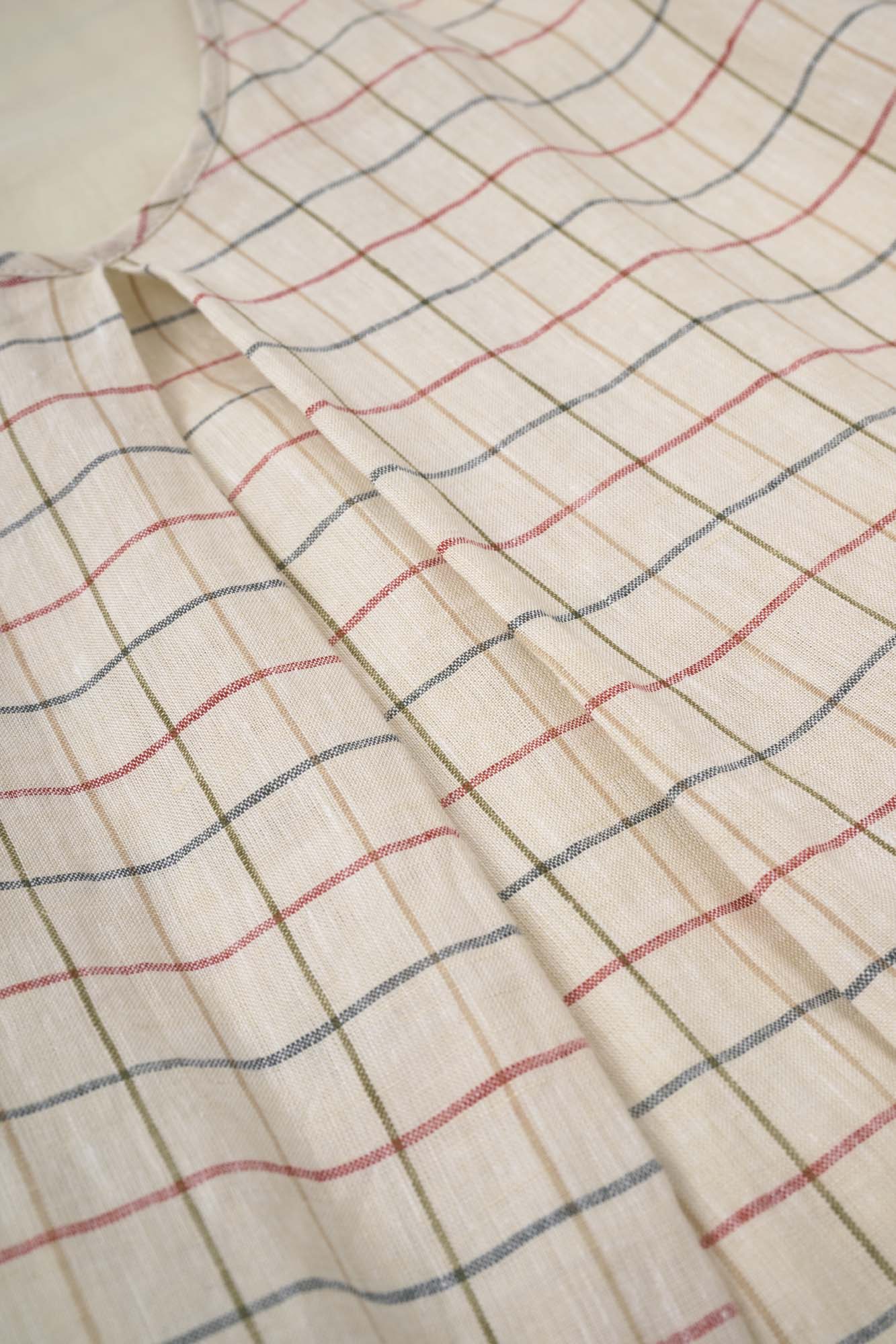 Women‘s Beige Plaid Sleeveless Midi Dress