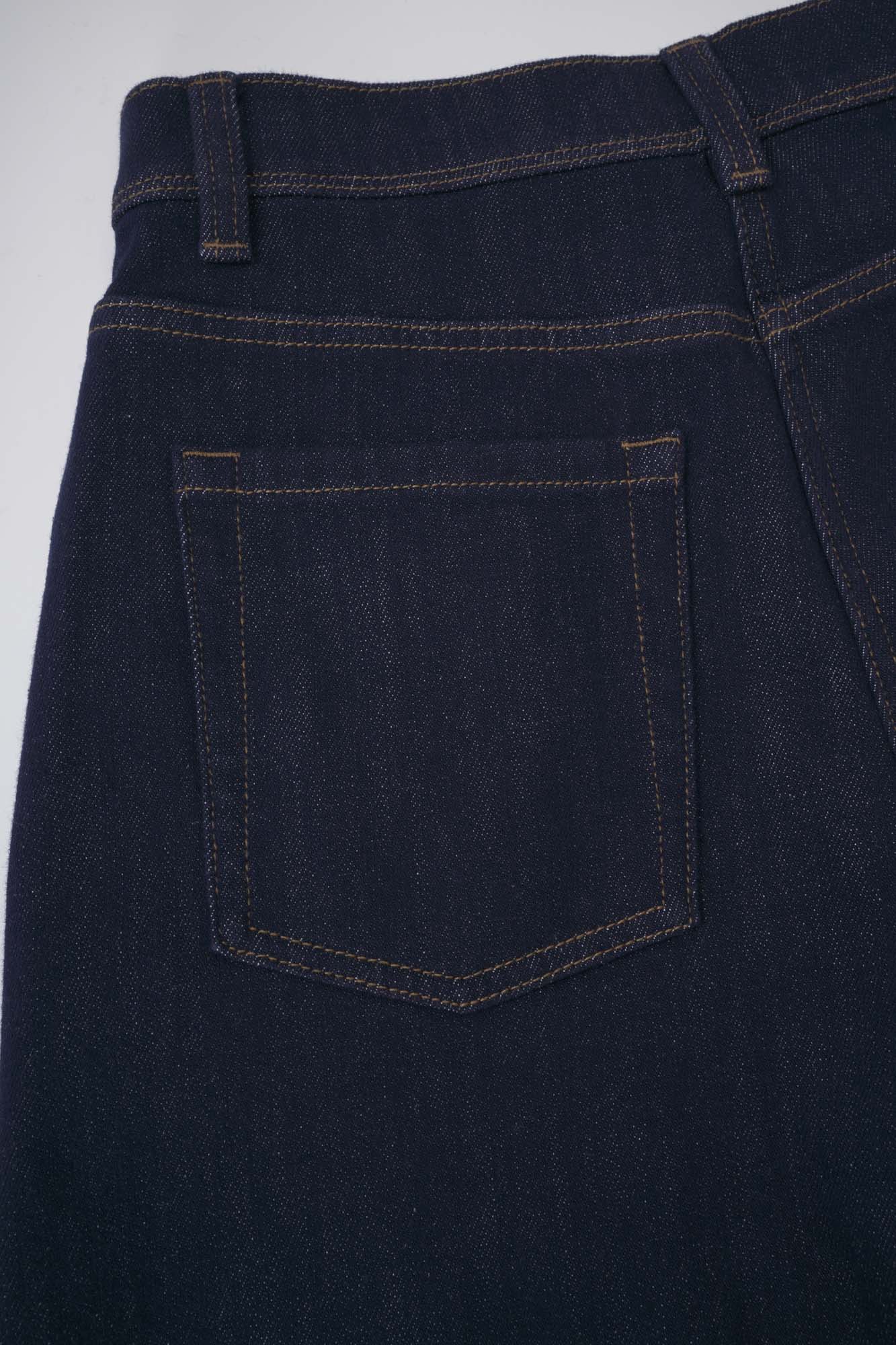 Women‘s Dark Blue Tapered Barrel Jeans