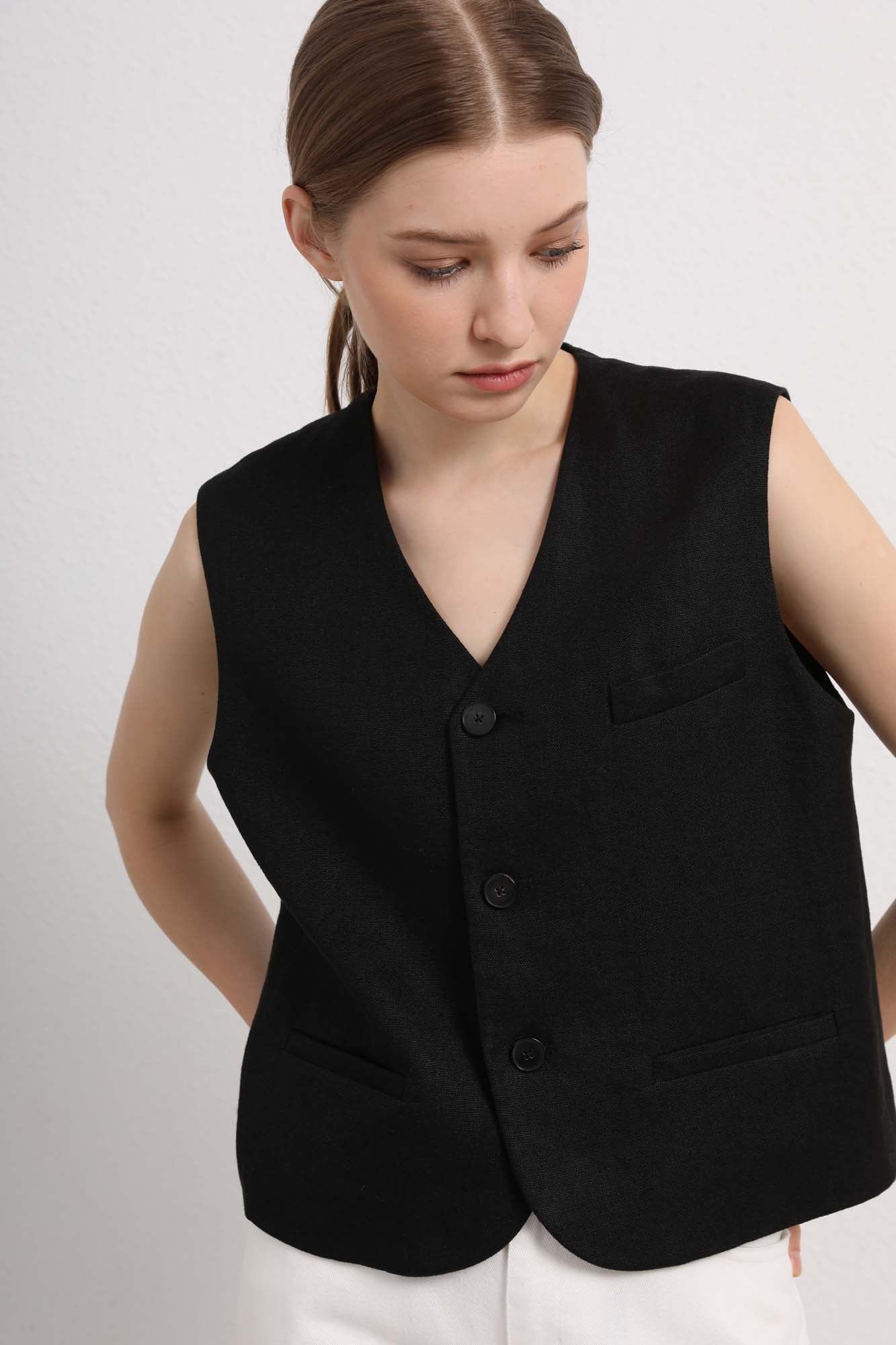Womens Black Sleeveless Button-Front Vest