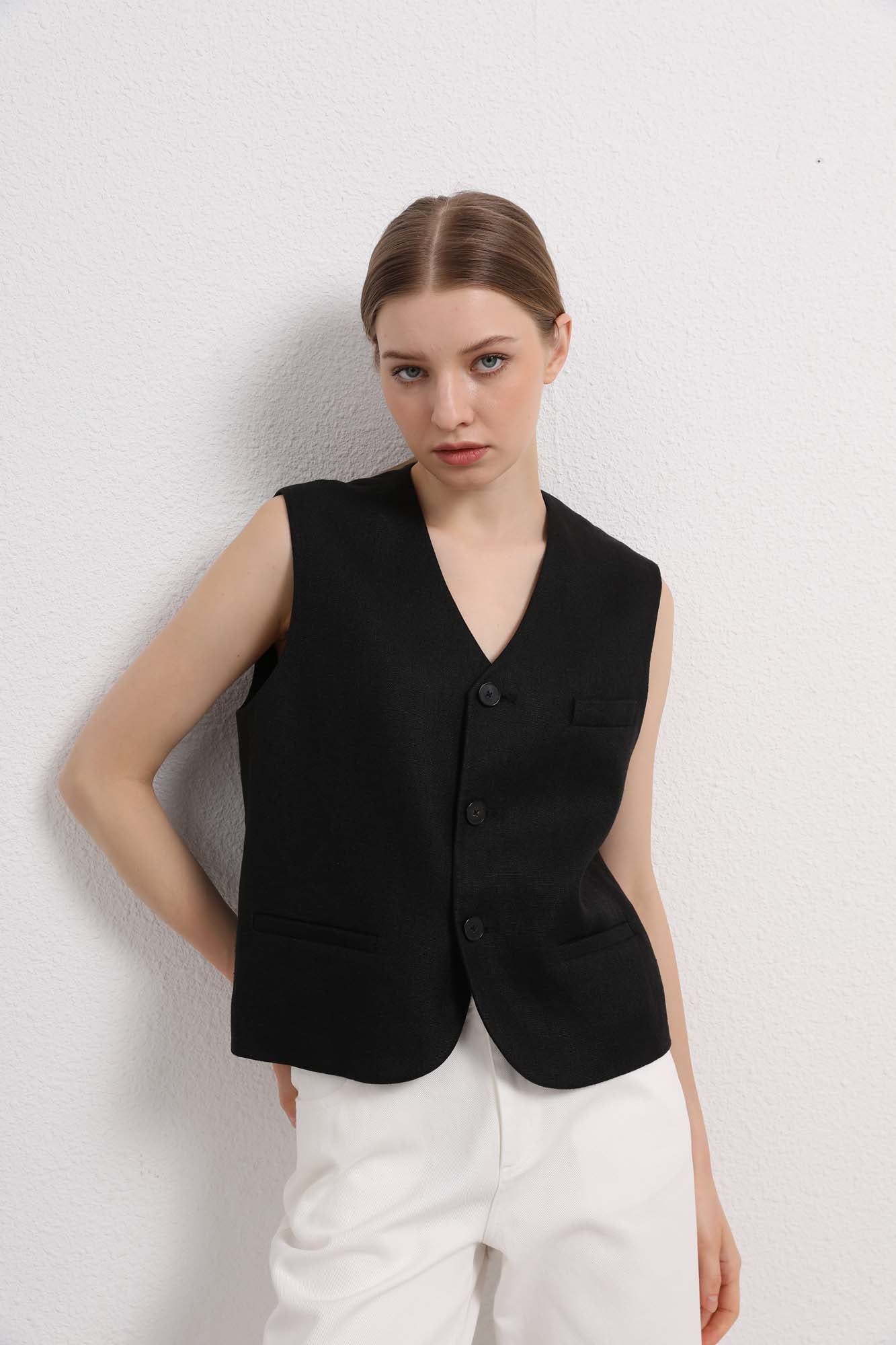Womens Black Sleeveless Button-Front Vest