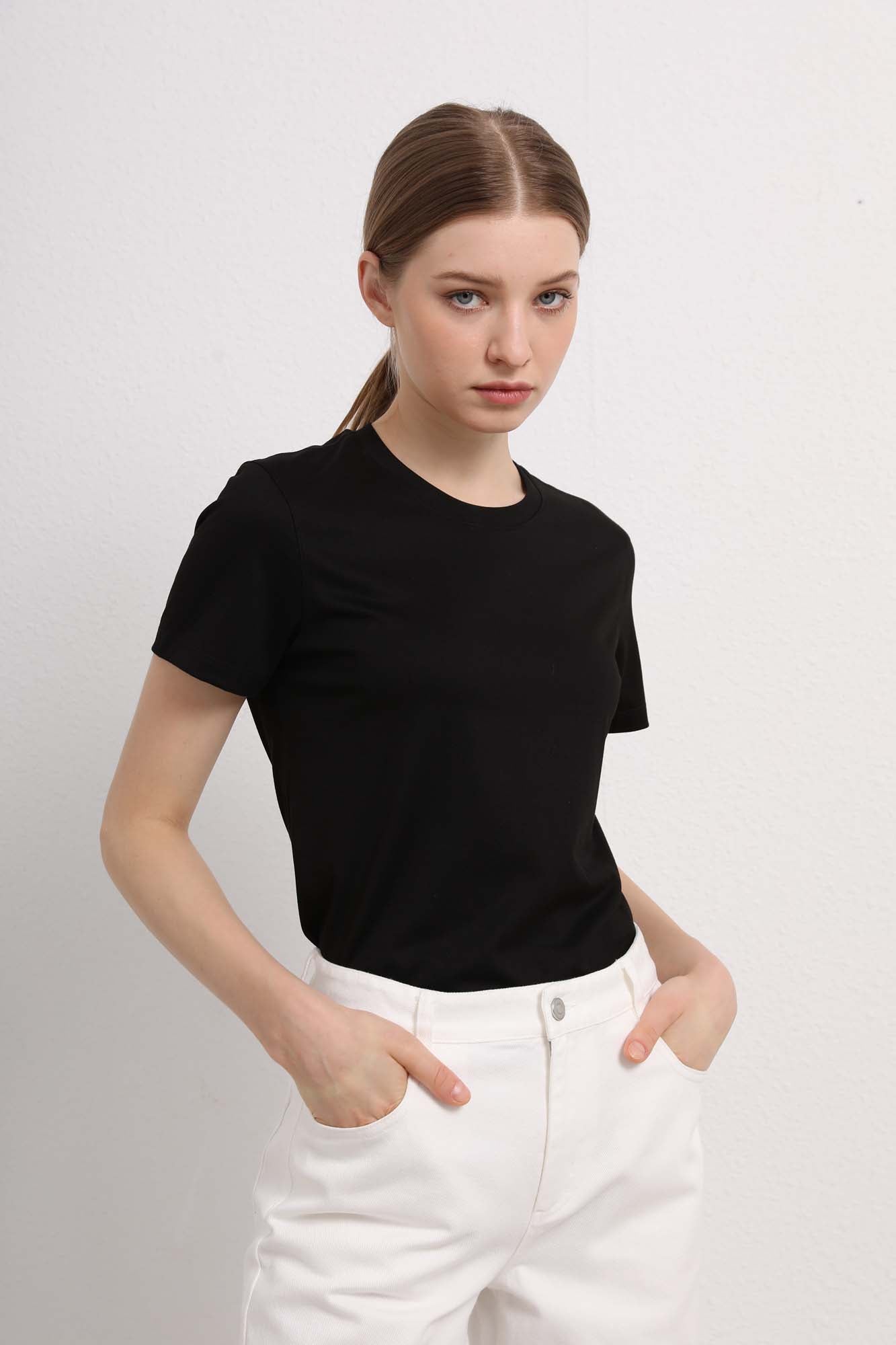 Womens Black Short Sleeve Classic T-Shirt