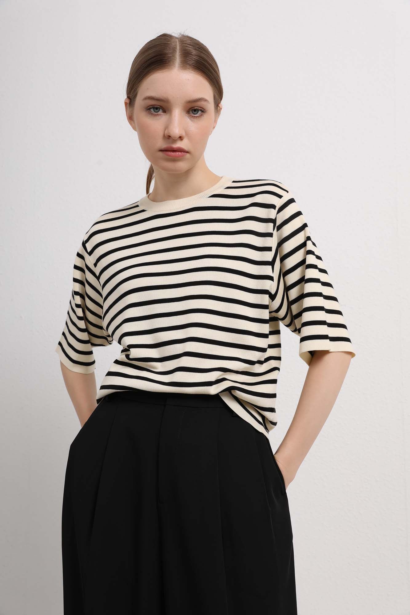 Womens Black and White Striped Short Sleeve Top
