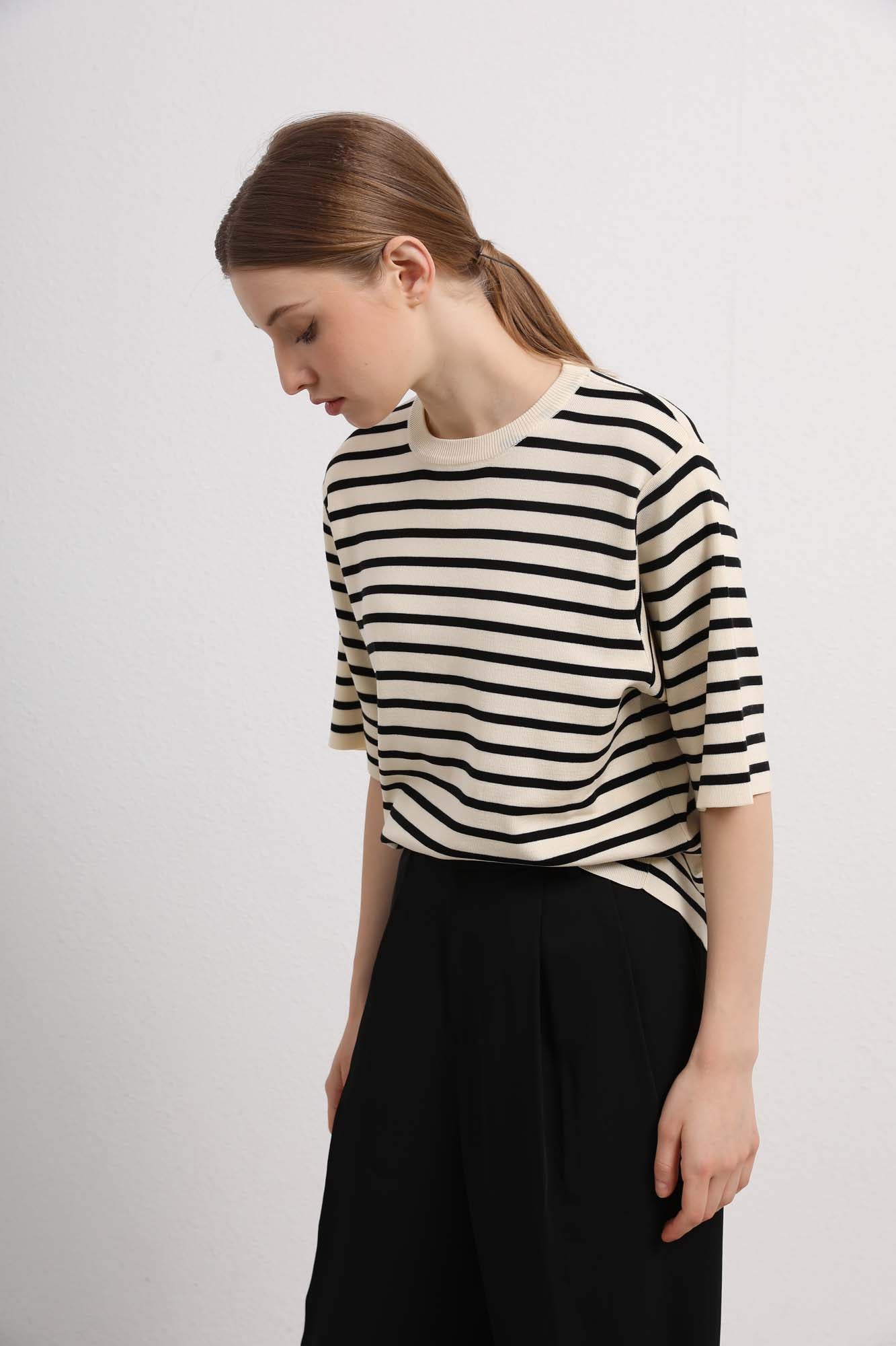 Womens Black and White Striped Short Sleeve Top