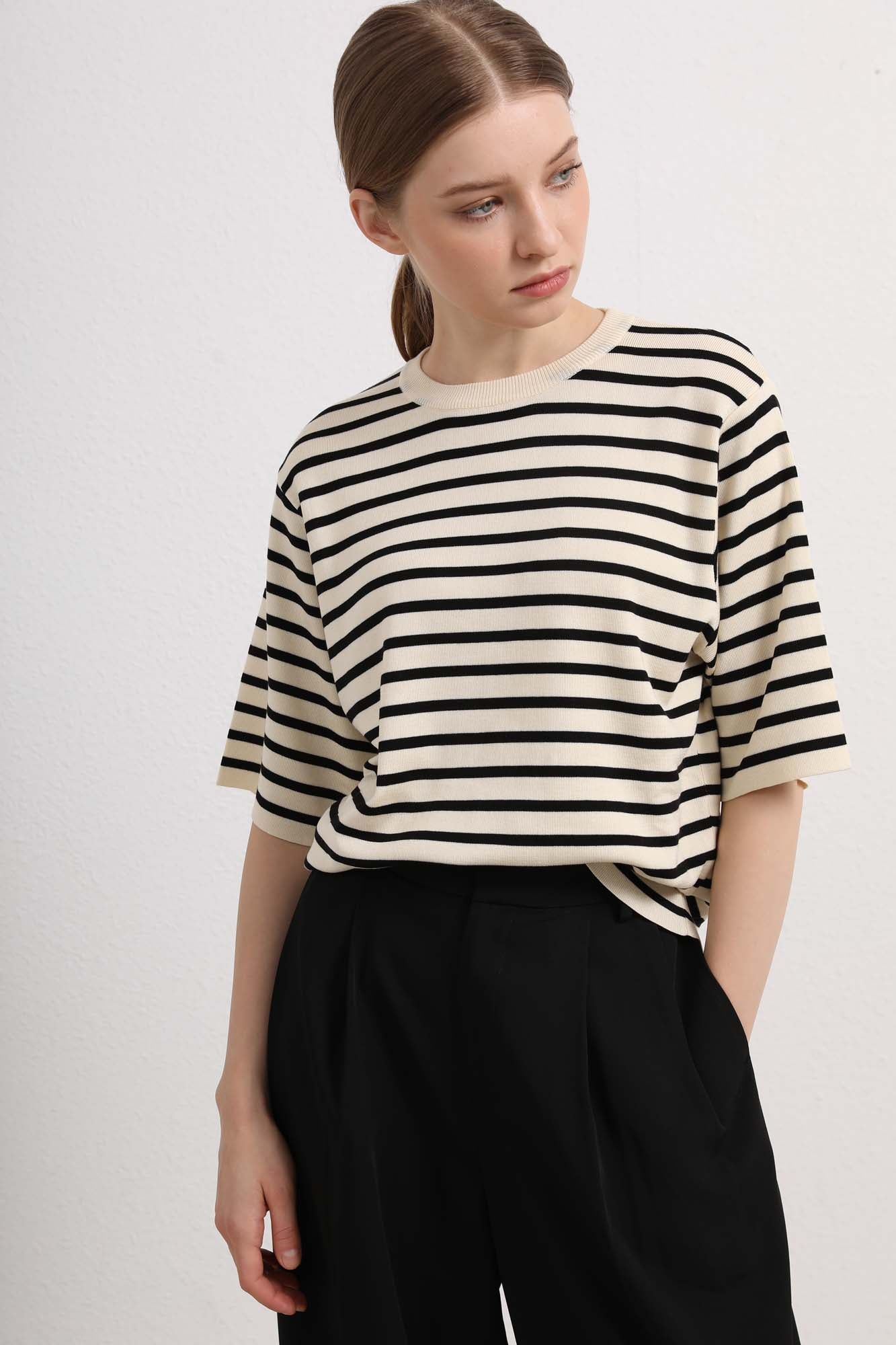 Womens Black and White Striped Short Sleeve Top