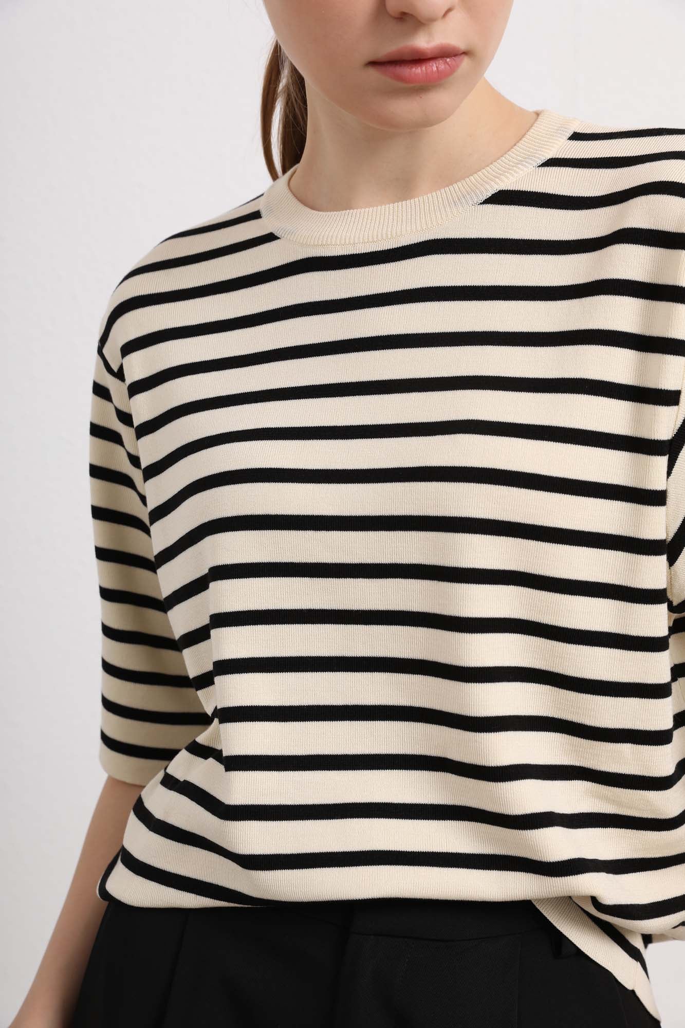 Womens Black and White Striped Short Sleeve Top